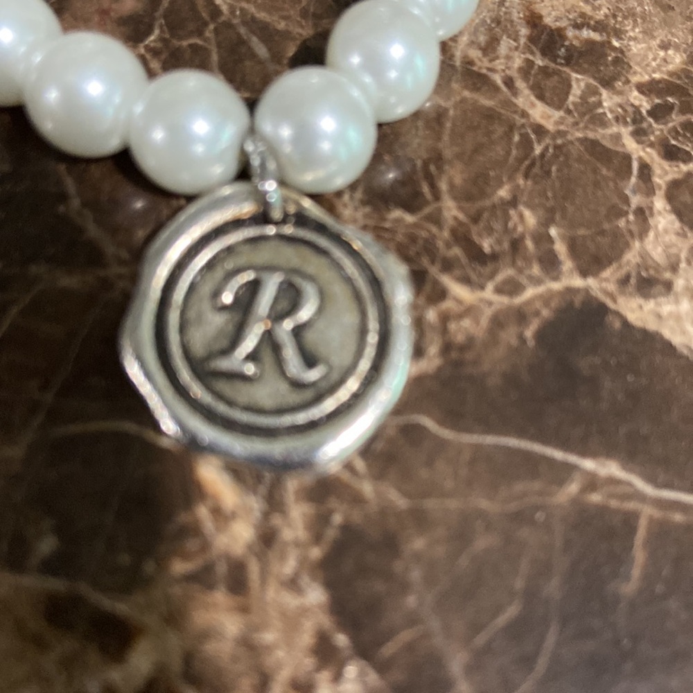 Stretch bead bracelet with R initial - Picture 2 of 4